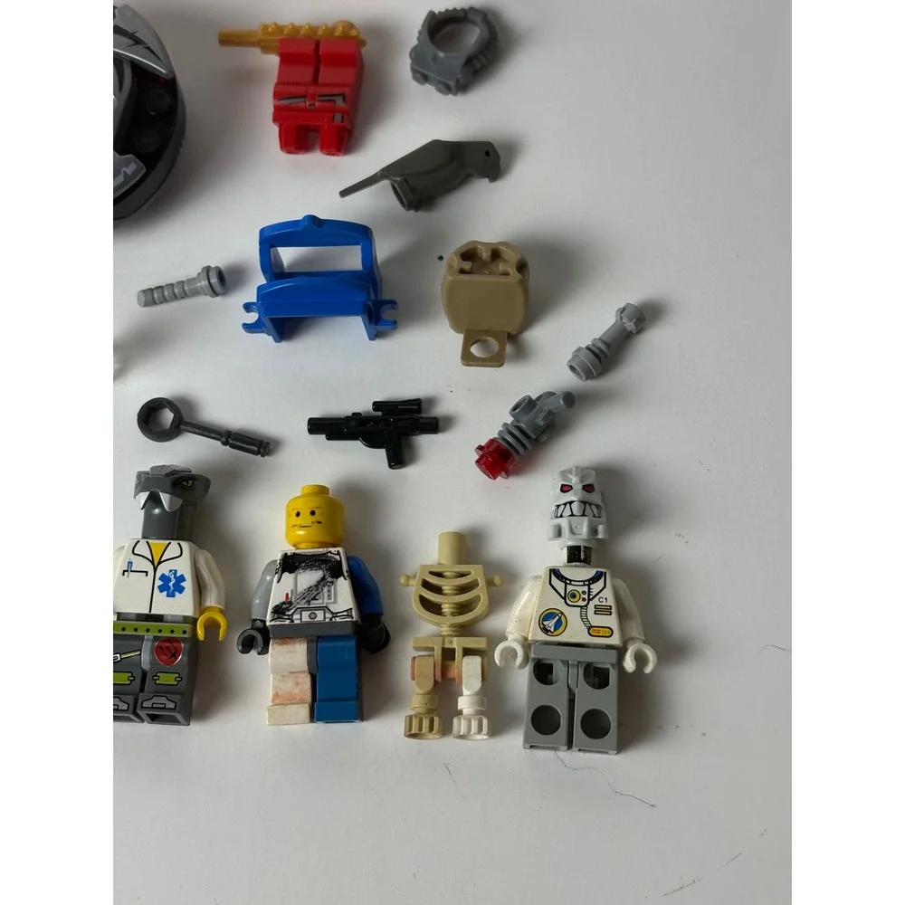 Mixed LEGO Minifigure & Accessory Lot Space Star Wars Castle Motorcycle Spinner